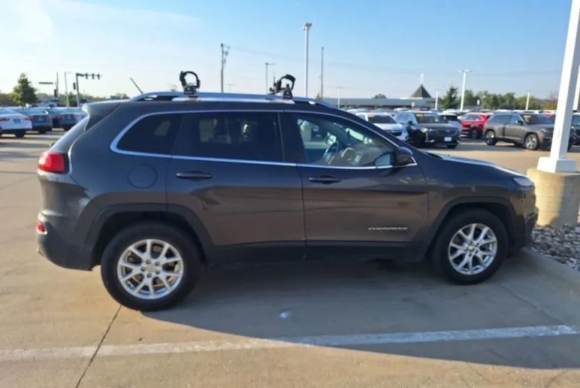 2016 Jeep Cherokee Latitude photo 1