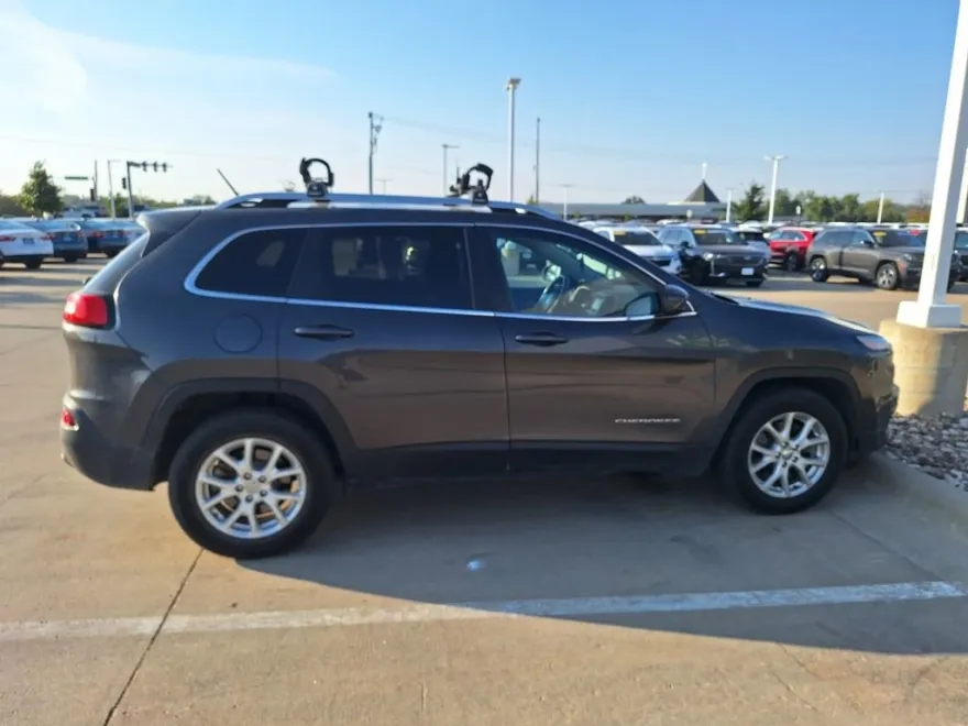 2016 Jeep Cherokee Latitude photo 1