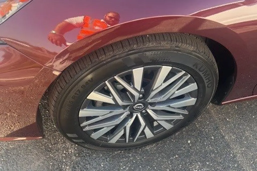 2025 Nissan Altima SV photo 1