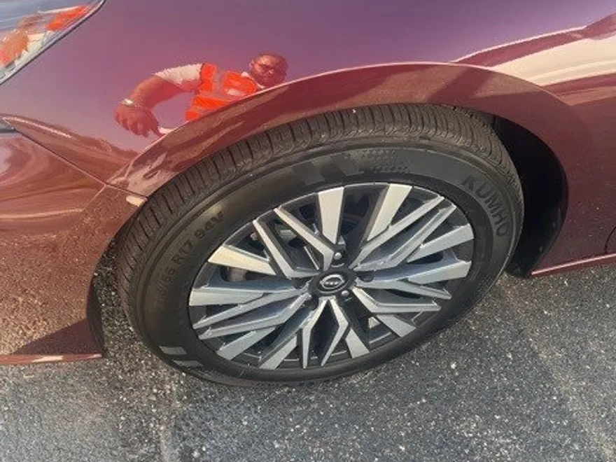 2025 Nissan Altima SV photo 1