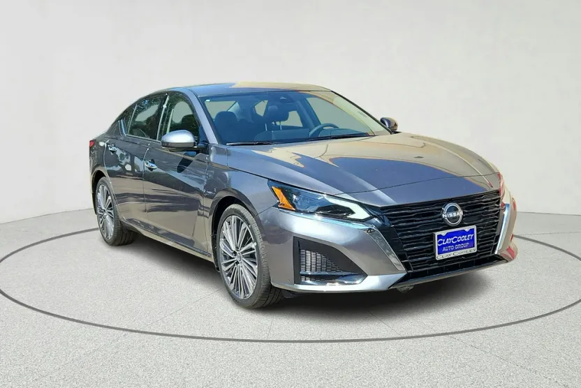 2025 Nissan Altima SL photo 1