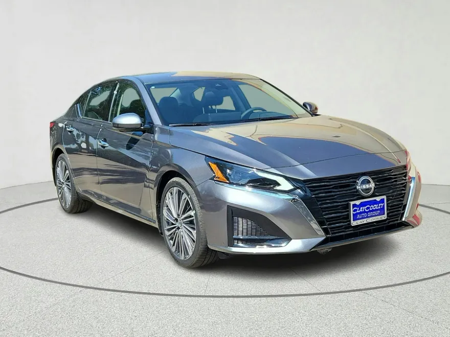 2025 Nissan Altima SL photo 1