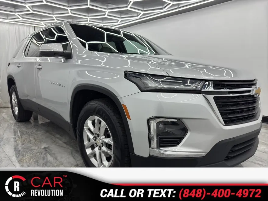 2022 Chevrolet Traverse LS photo 1
