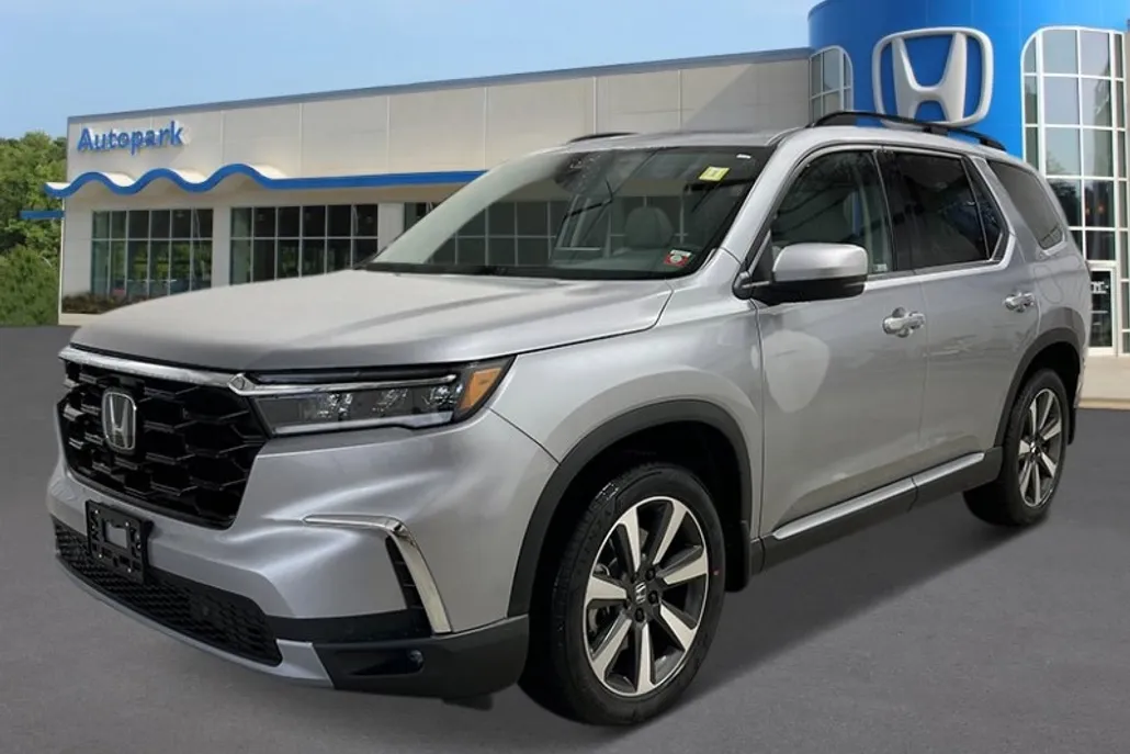 2025 Honda Pilot Touring photo 1