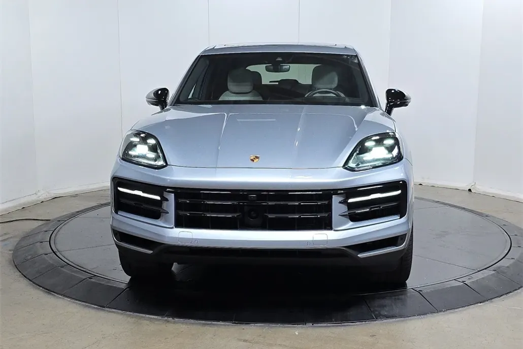 2025 Porsche Cayenne photo 1