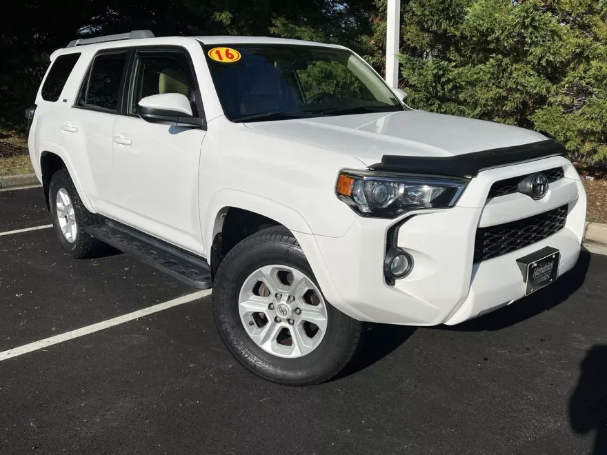 2016 Toyota 4Runner SR5 photo 1