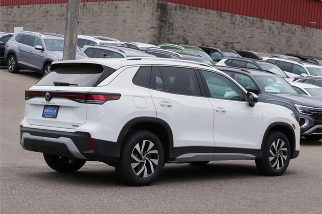 2025 Volkswagen Tiguan S photo 1