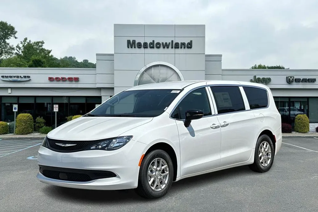 2026 Chrysler Voyager LX photo 1