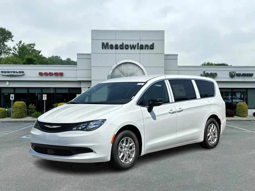 2026 Chrysler Voyager LX photo 1