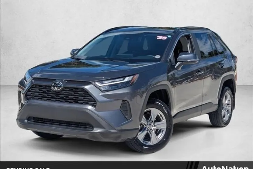 2025 Toyota RAV4 XLE photo 1