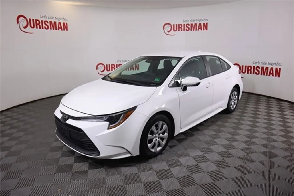 2024 Toyota Corolla LE photo 1