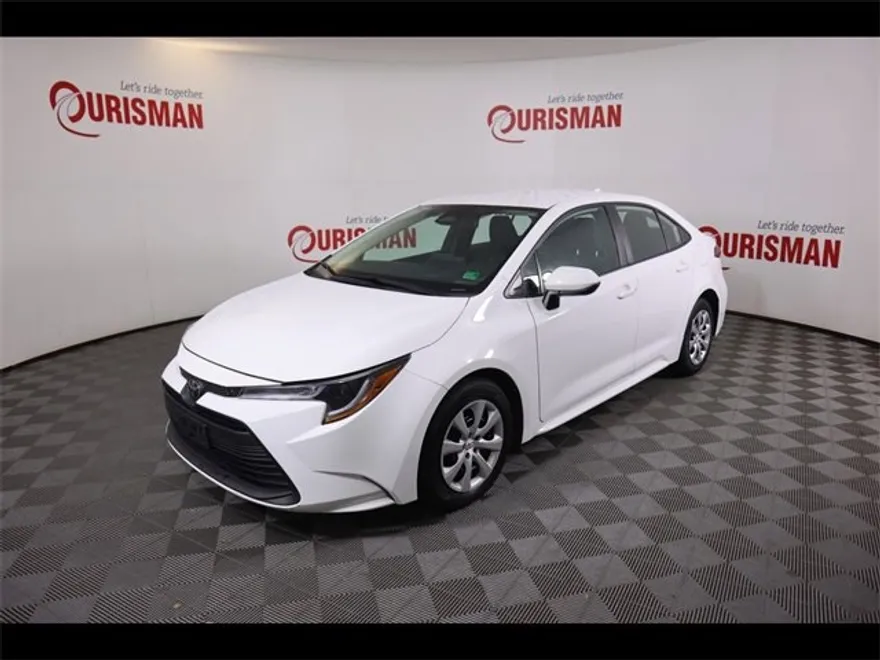 2024 Toyota Corolla LE photo 1