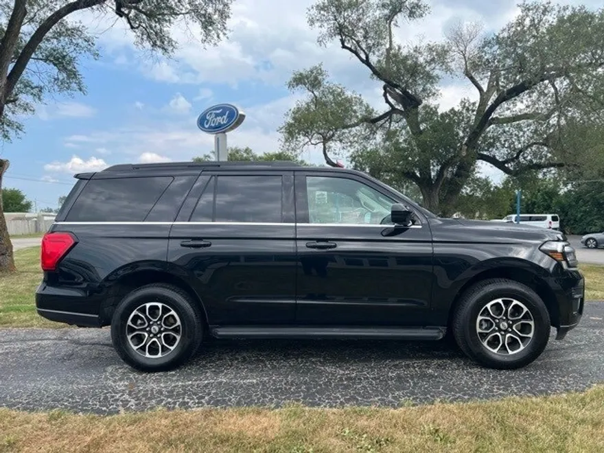 2024 Ford Expedition XLT photo 1