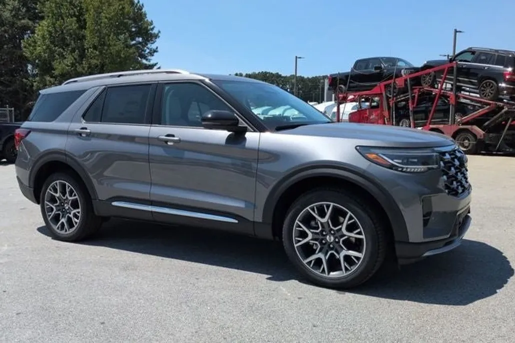 2025 Ford Explorer Platinum photo 1