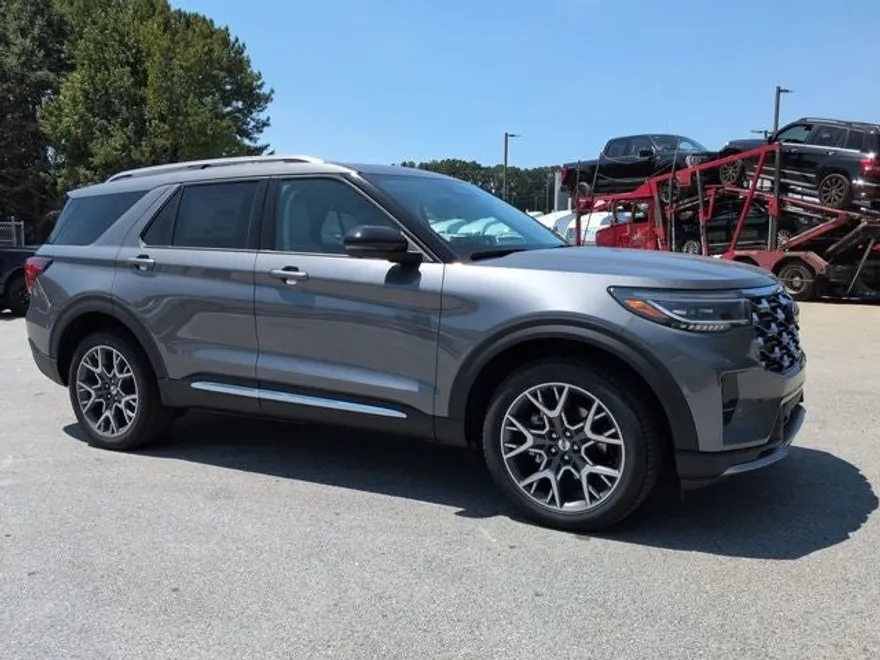 2025 Ford Explorer Platinum photo 1