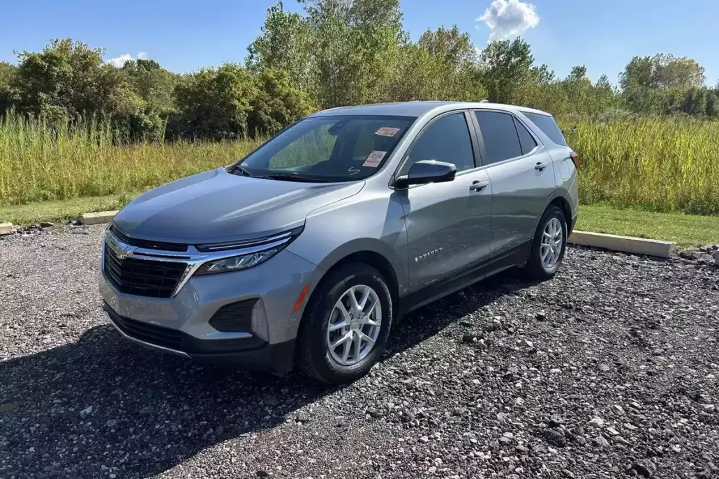 2024 Chevrolet Equinox LT photo 1