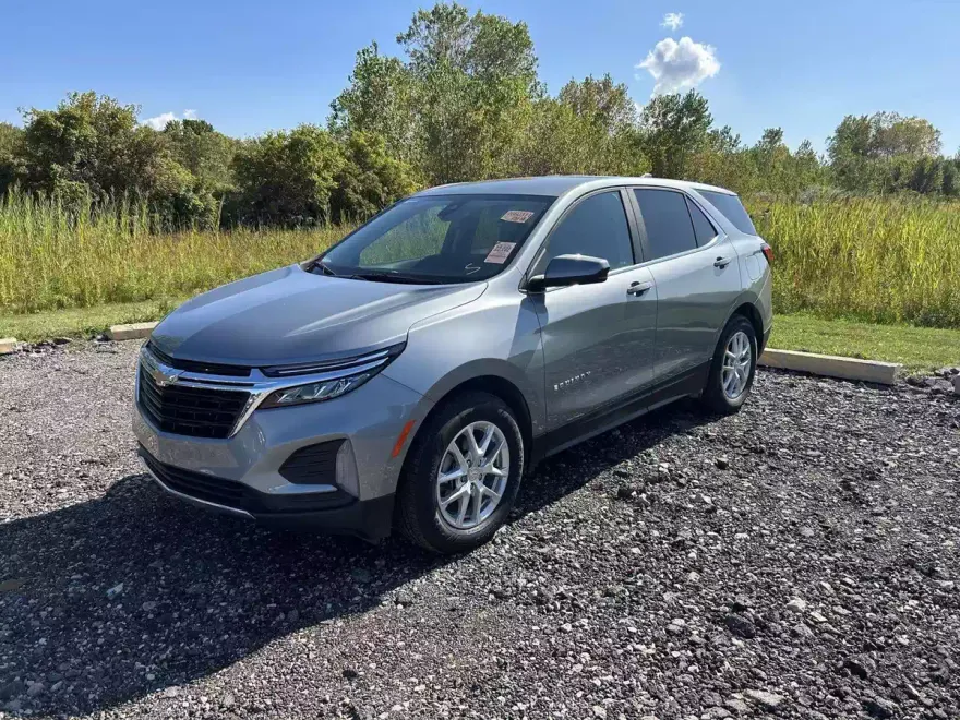 2024 Chevrolet Equinox LT photo 1
