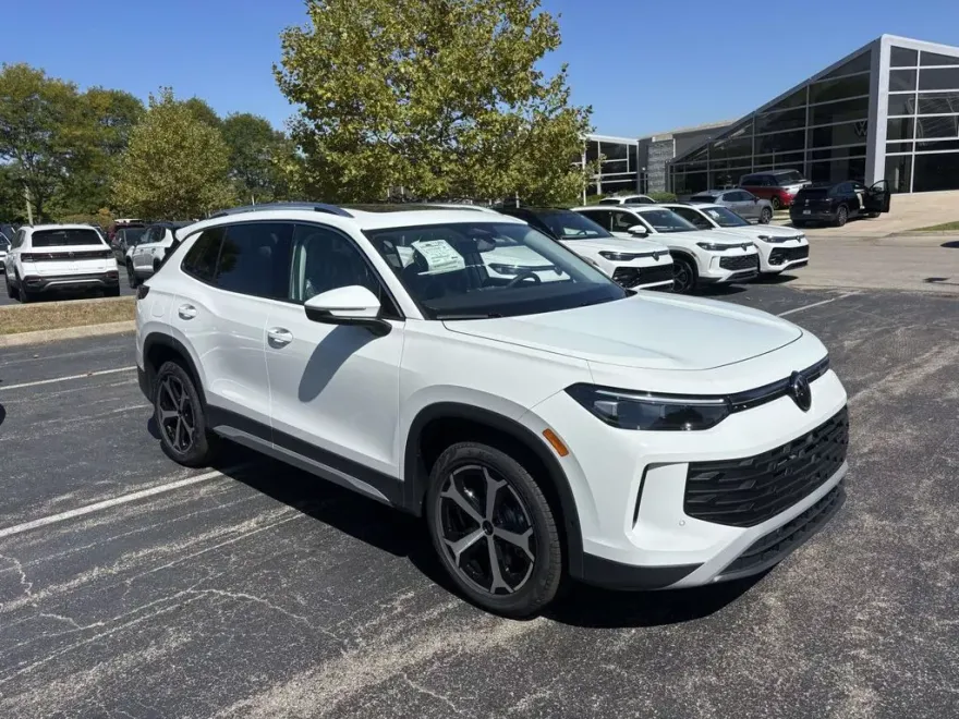 2025 Volkswagen Tiguan SE photo 1
