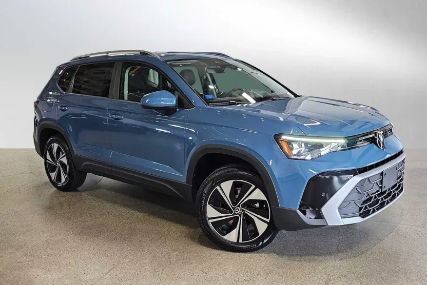 2025 Volkswagen Taos SE photo 1