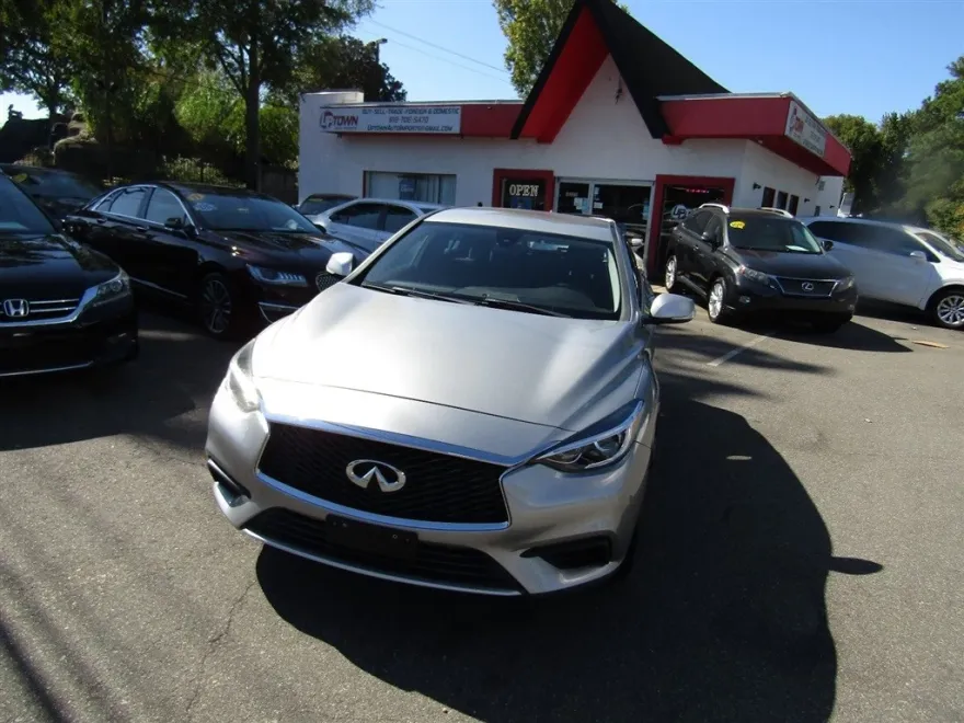 2018 Infiniti QX30 photo 1