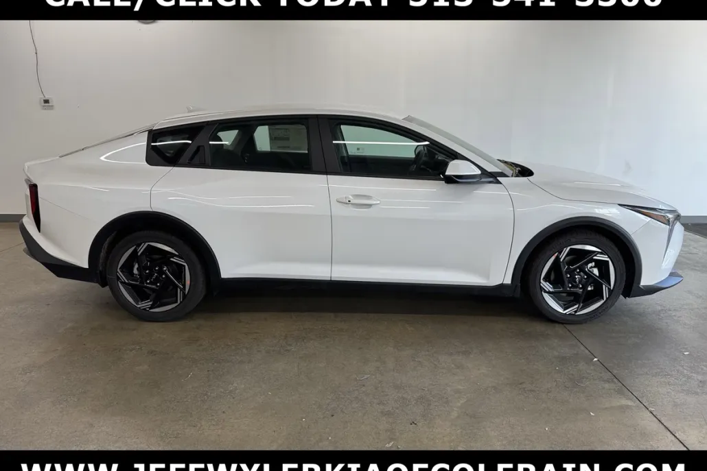 2025 Kia K4 EX photo 1