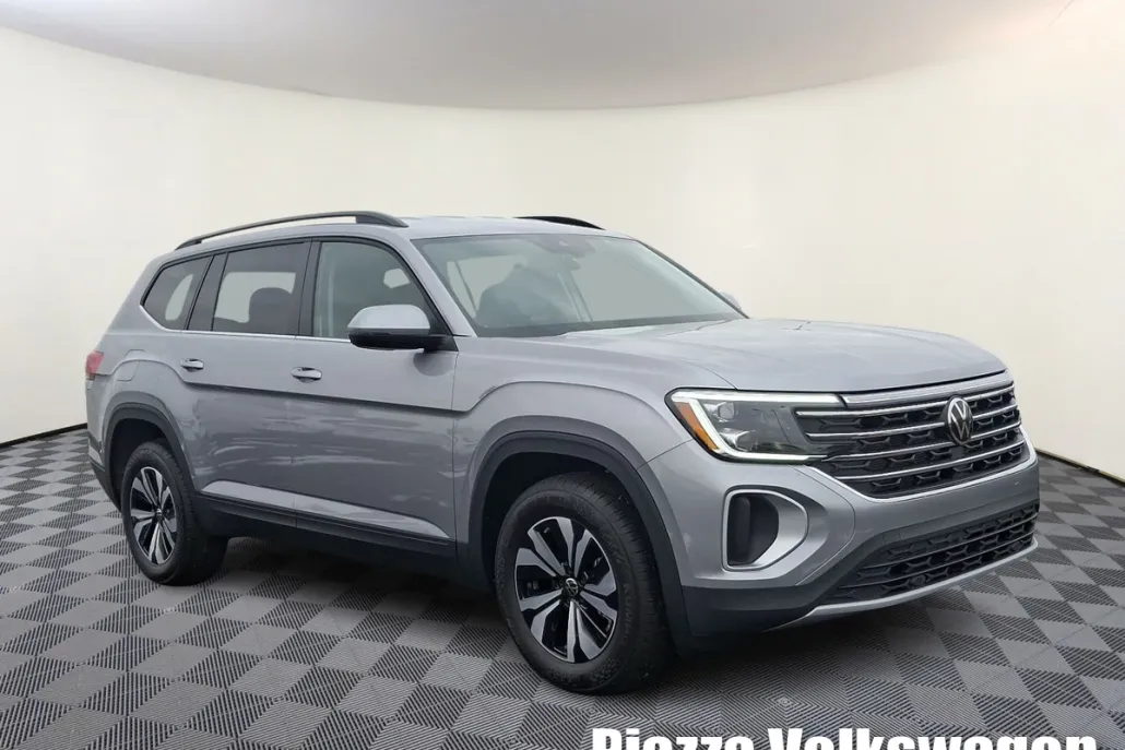 2025 Volkswagen Atlas SE photo 1