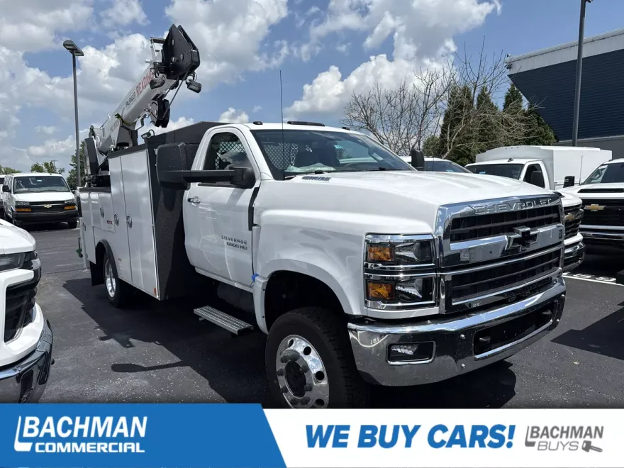2024 Chevrolet Silverado 6500HD Work Truck photo 1