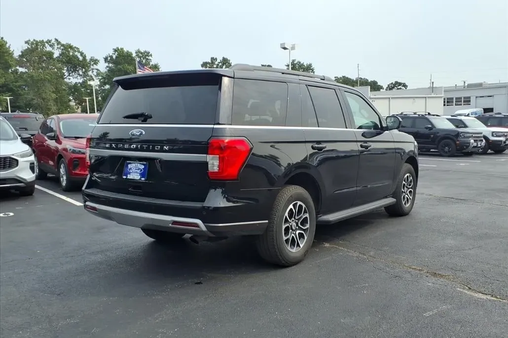 2024 Ford Expedition XLT photo 1