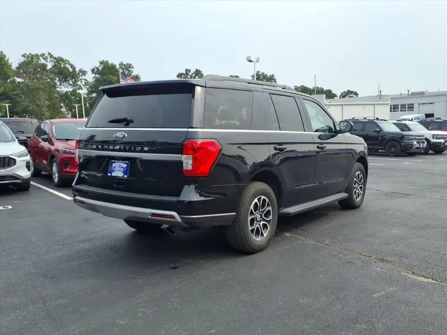 2024 Ford Expedition XLT photo 1