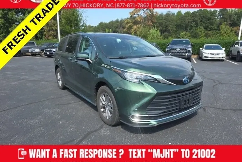2024 Toyota Sienna XLE photo 1