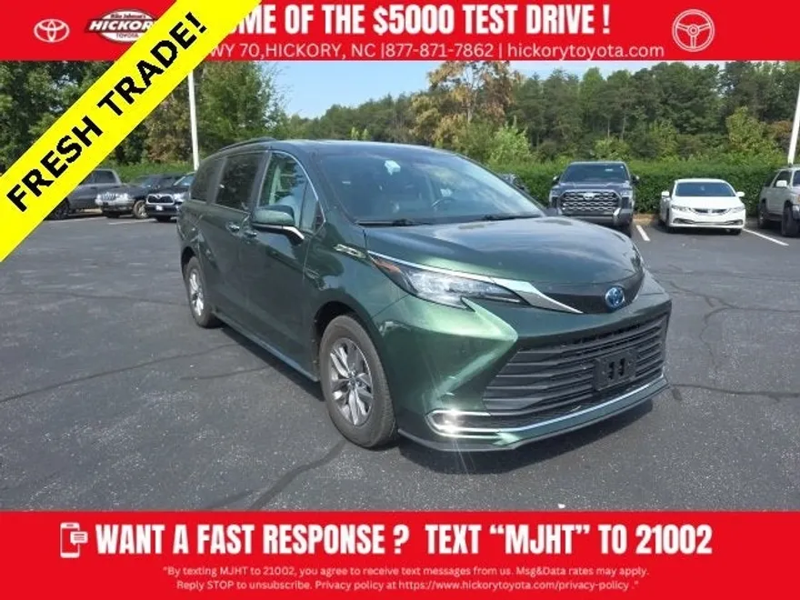 2024 Toyota Sienna XLE photo 1