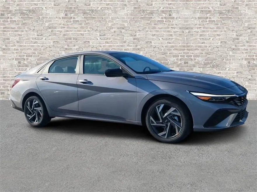 2025 Hyundai Elantra SEL Sport photo 1