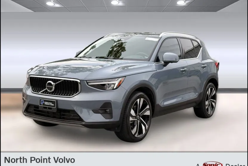 2023 Volvo XC40 AWD Plus photo 1