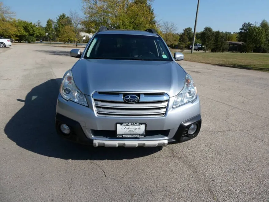 2014 Subaru Outback 2.5i Limited photo 1