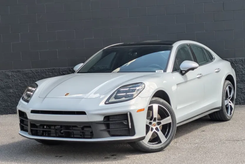 2025 Porsche Panamera 4 photo 1