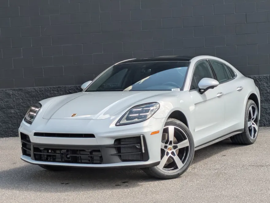 2025 Porsche Panamera 4 photo 1