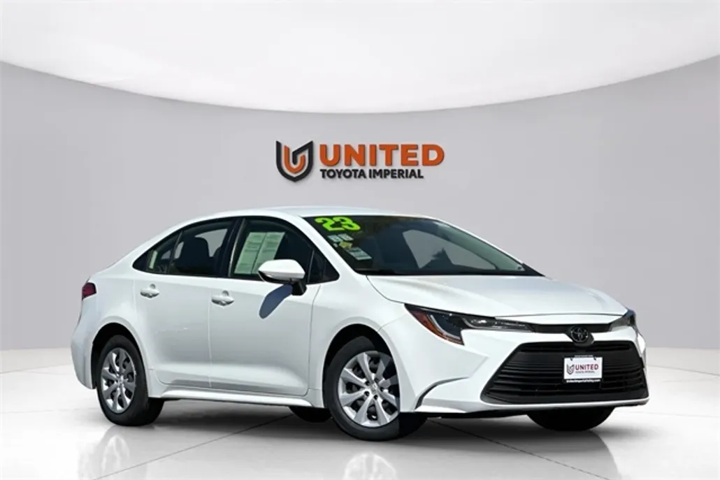 2023 Toyota Corolla LE photo 1