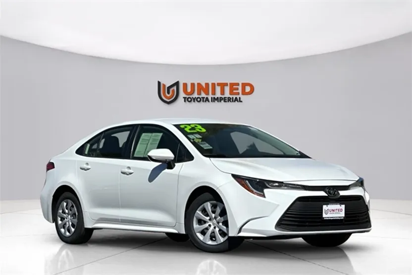 2023 Toyota Corolla LE photo 1