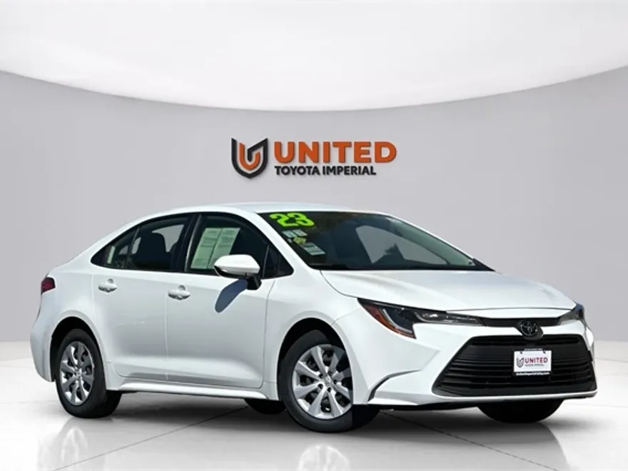 2023 Toyota Corolla LE photo 1