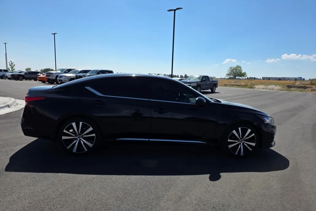 2020 Nissan Altima SR photo 1