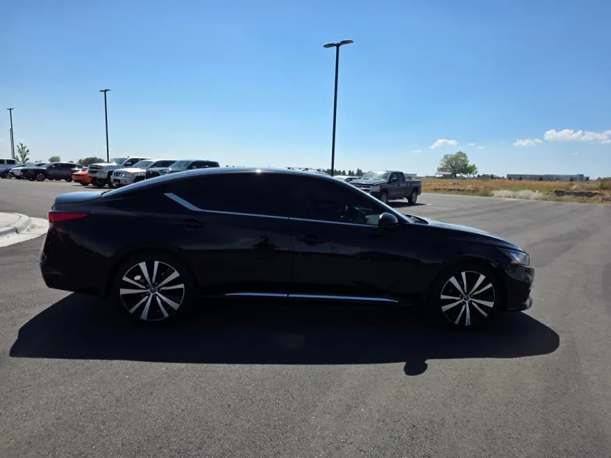 2020 Nissan Altima SR photo 1