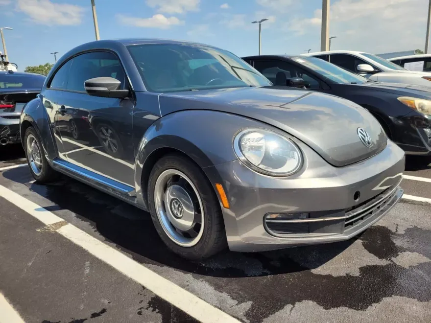 2016 Volkswagen Beetle 1.8T Classic photo 1