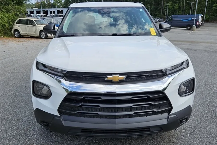 2023 Chevrolet Trailblazer LS photo 1