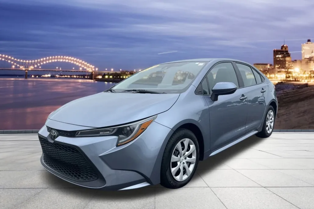 2022 Toyota Corolla LE photo 1