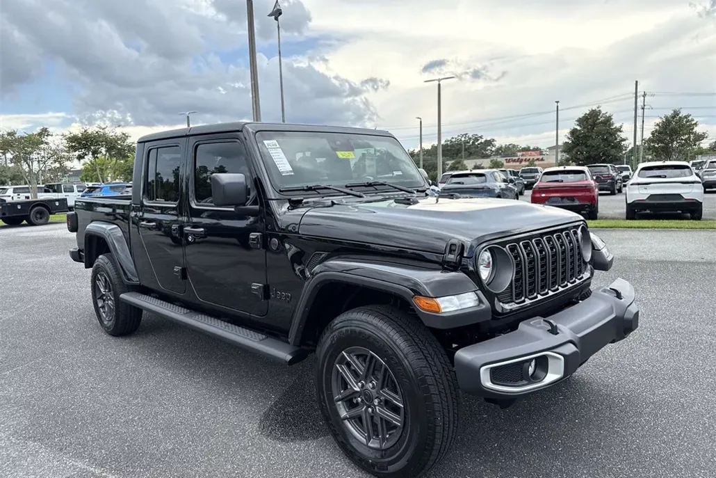 2025 Jeep Gladiator Sport S photo 1