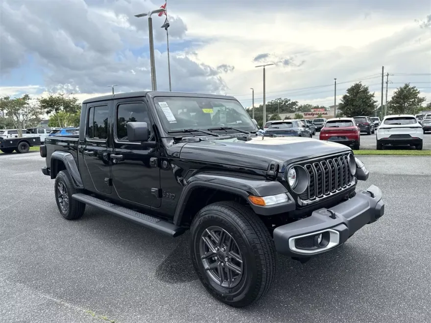2025 Jeep Gladiator Sport S photo 1