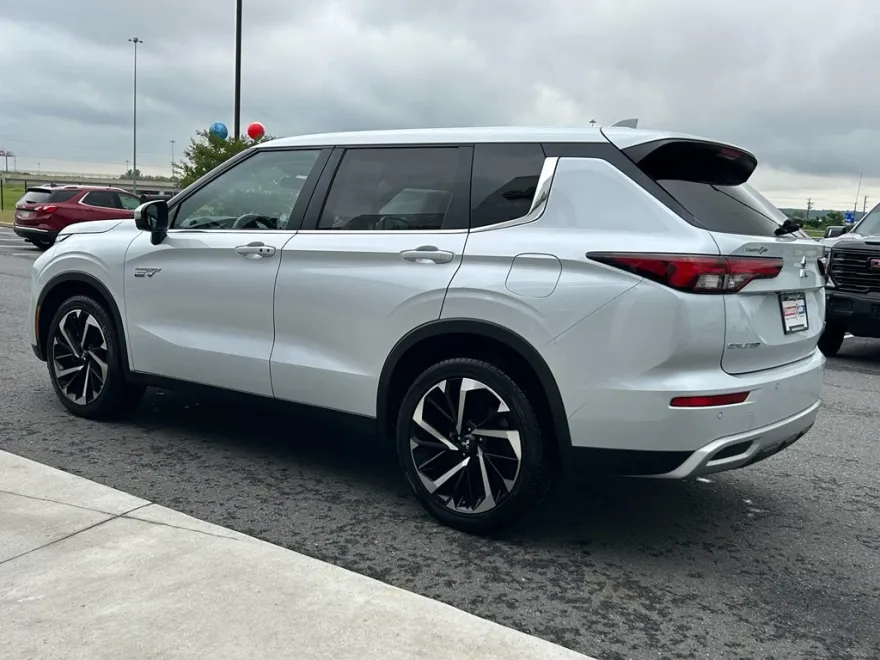 2023 Mitsubishi Outlander PHEV SE photo 1