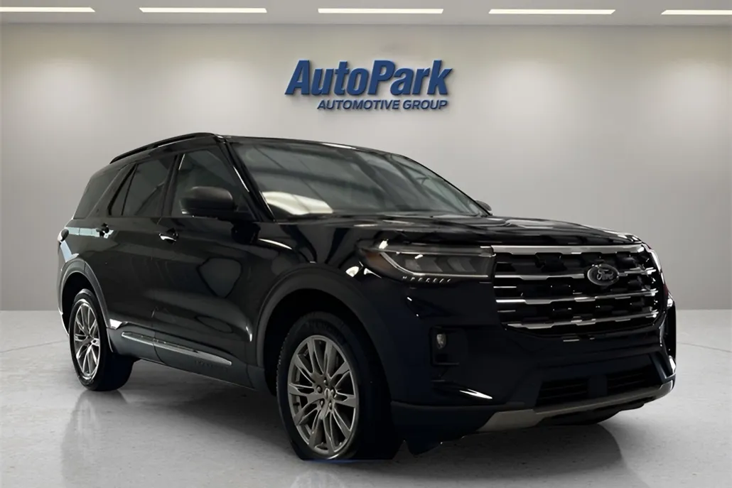2025 Ford Explorer photo 1