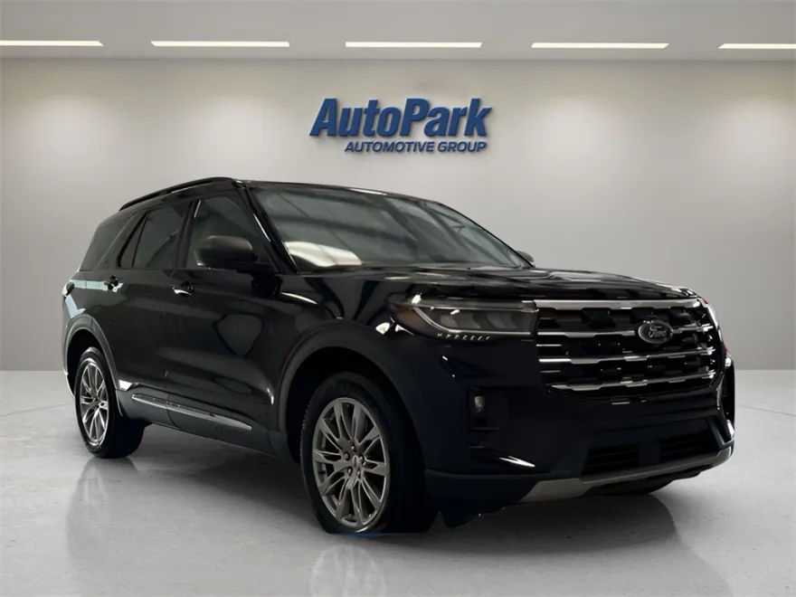 2025 Ford Explorer photo 1