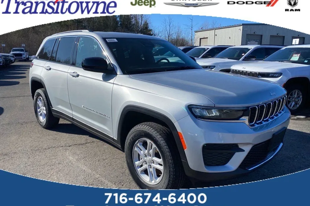 2025 Jeep Grand Cherokee Laredo photo 1